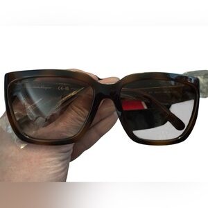 Salvatore Ferragamo Woman’s Sunglasses NWT SF1018SL 59mm Authentic